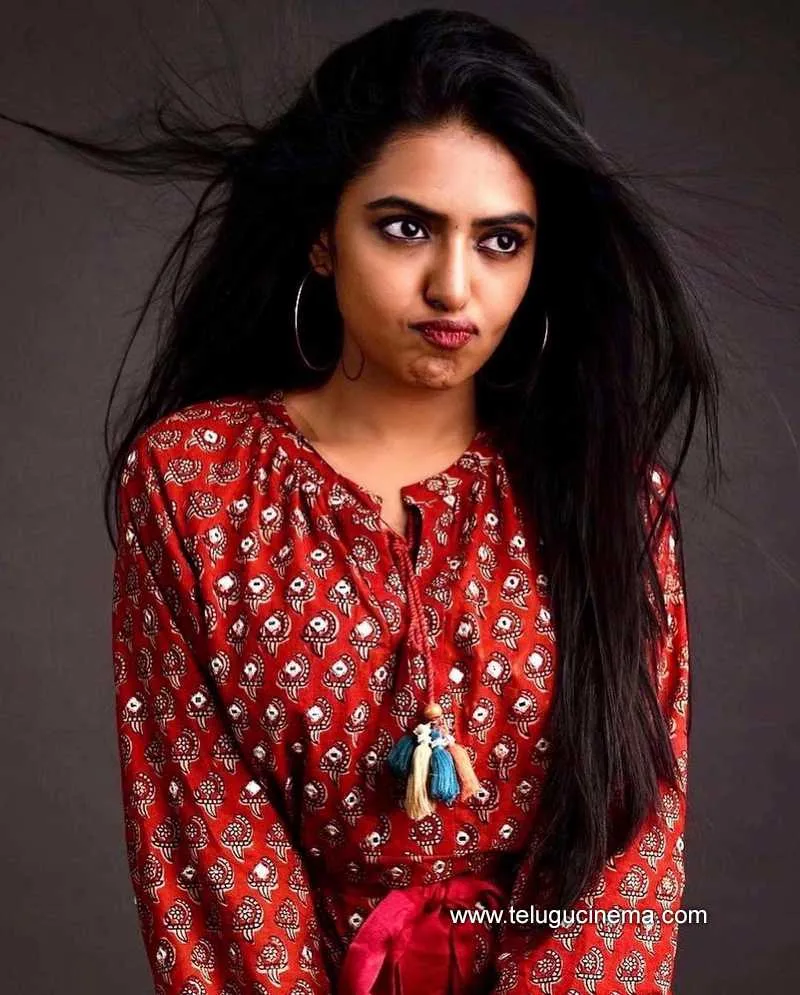 Shivani Stills 080122 001
