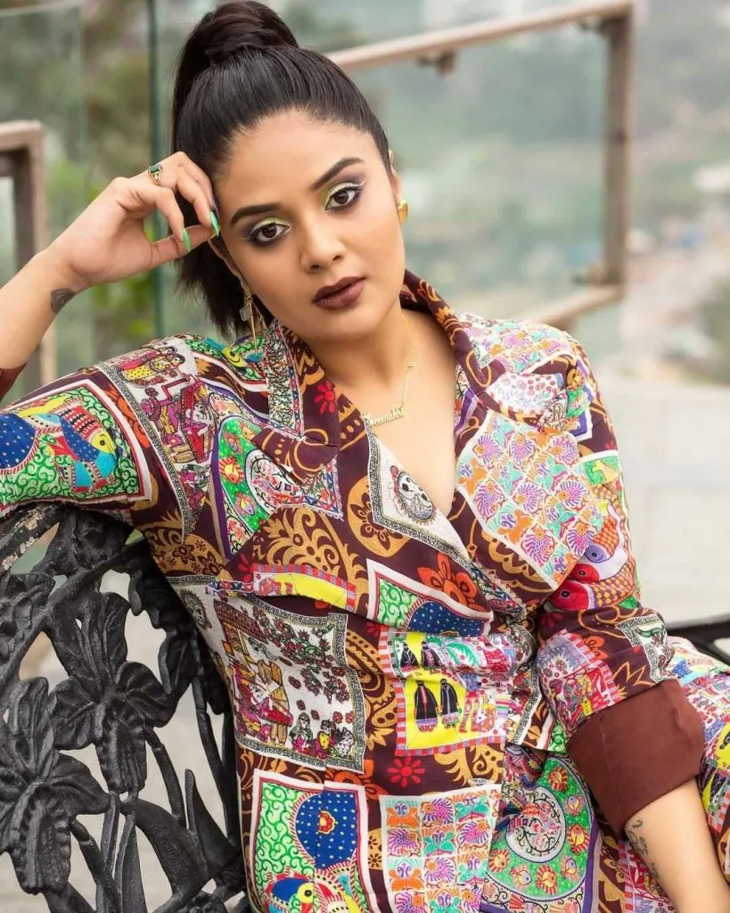 Sreemukhi Stills 060122 001