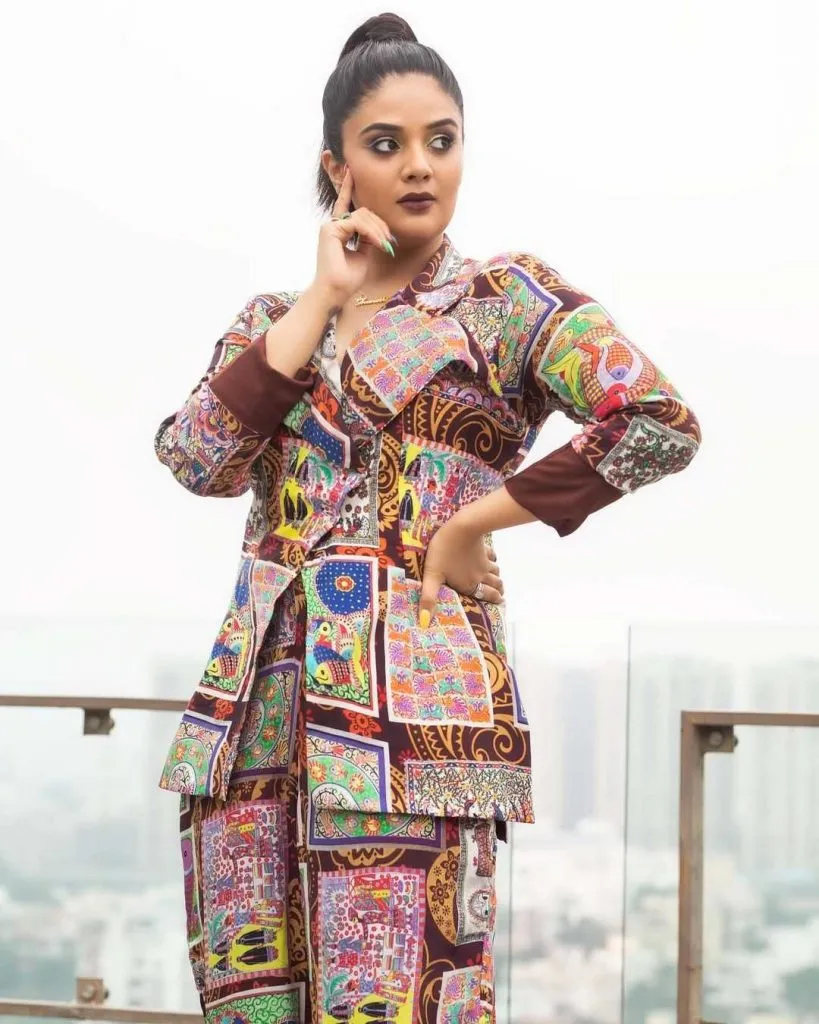 Sreemukhi Stills 060122 002
