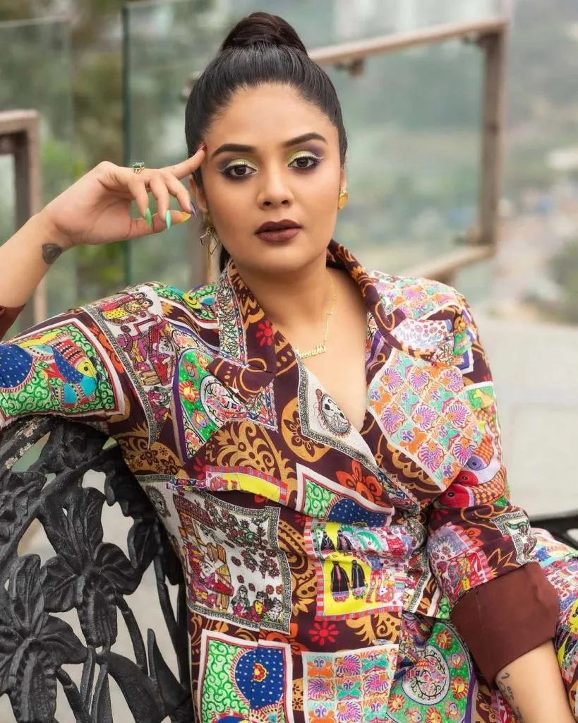 Sreemukhi Stills 060122 006