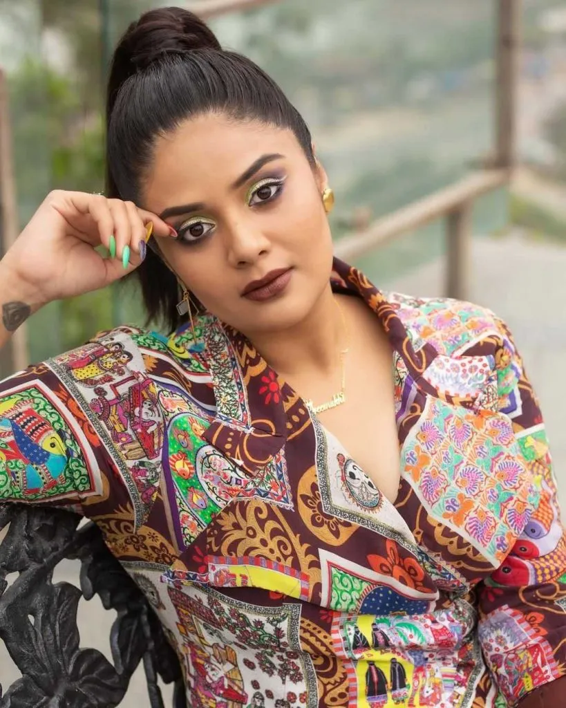 Sreemukhi Stills 060122 008