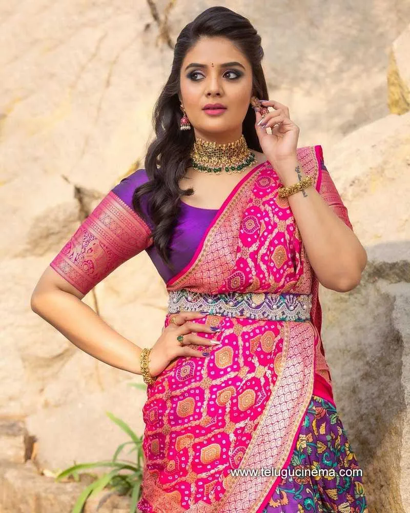 Sreemukhi Stills 150122 004
