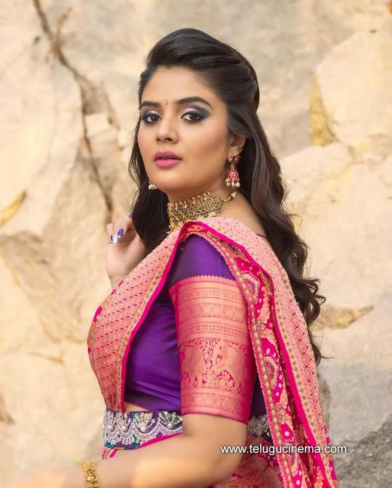 Sreemukhi Stills 150122 005