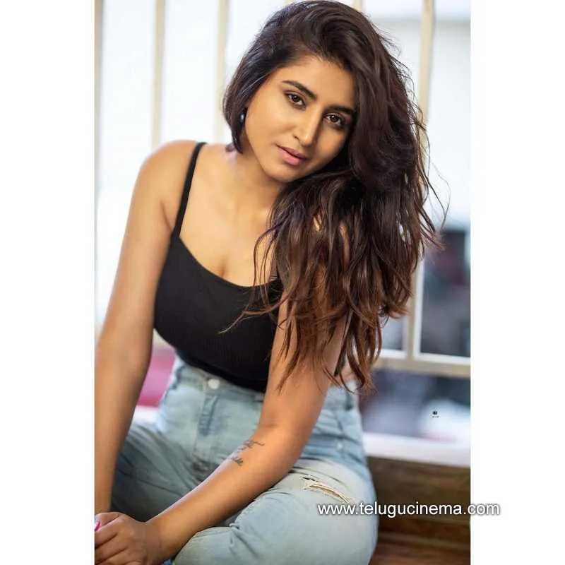 Varshini Stills 020122 006