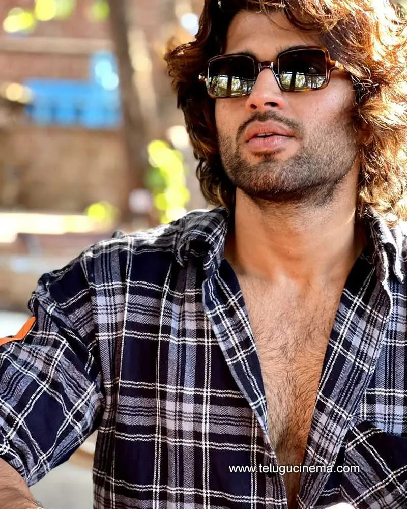 Vijydevarakonda Stills 010122 002