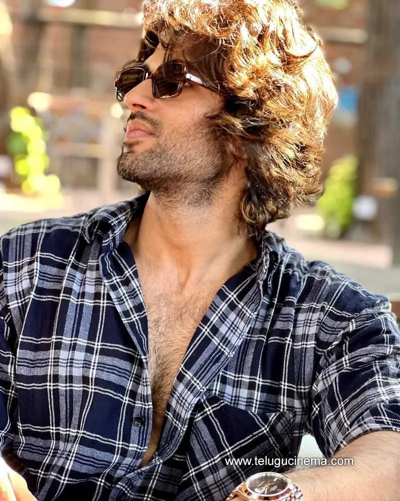 Vijydevarakonda Stills 010122 003