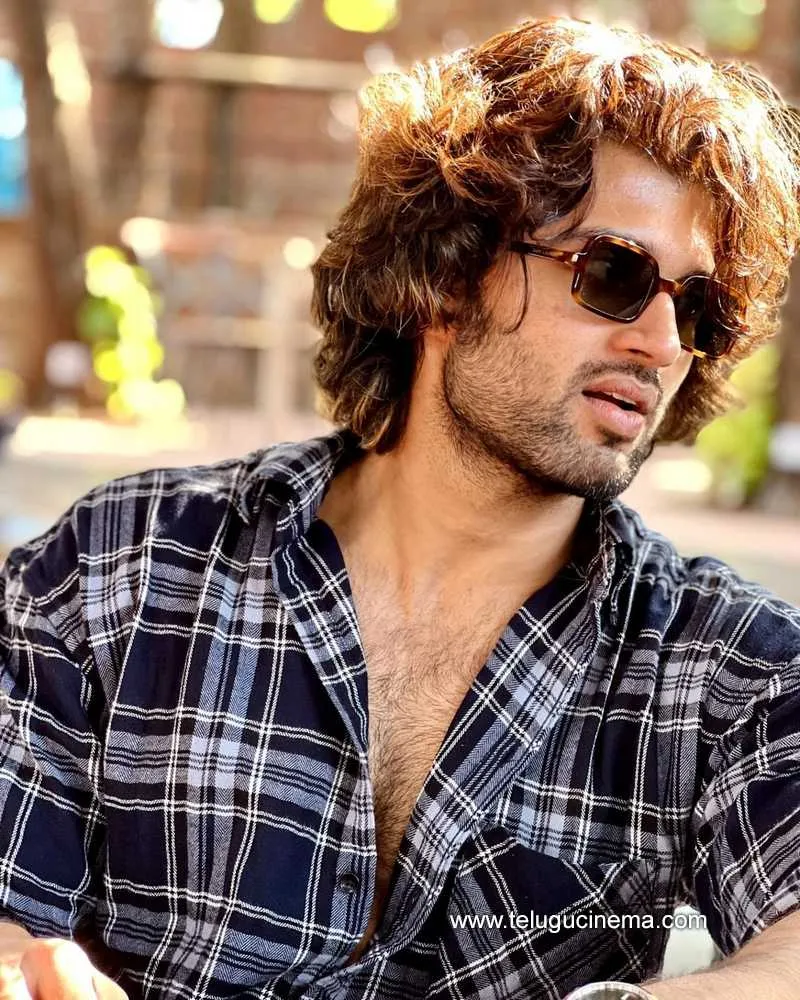 Vijydevarakonda Stills 010122 004