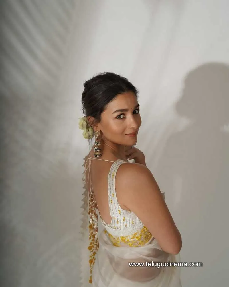 Alia Stills 040222 001