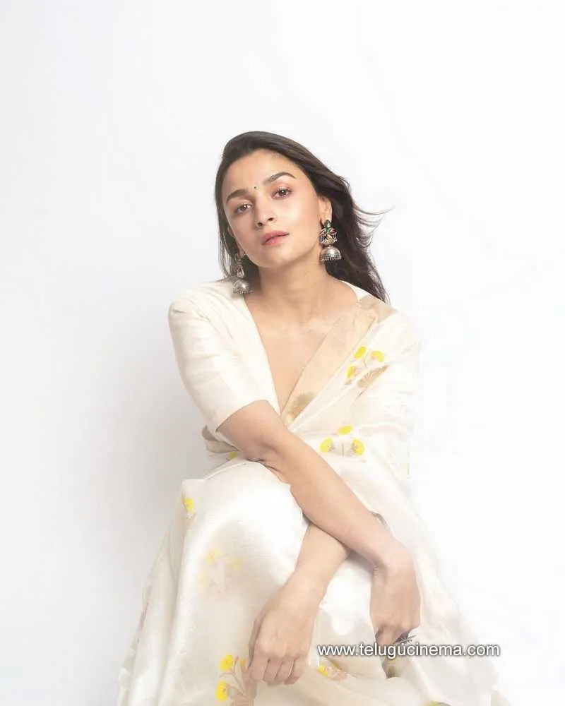 Aliabhatt Stills 110222 001