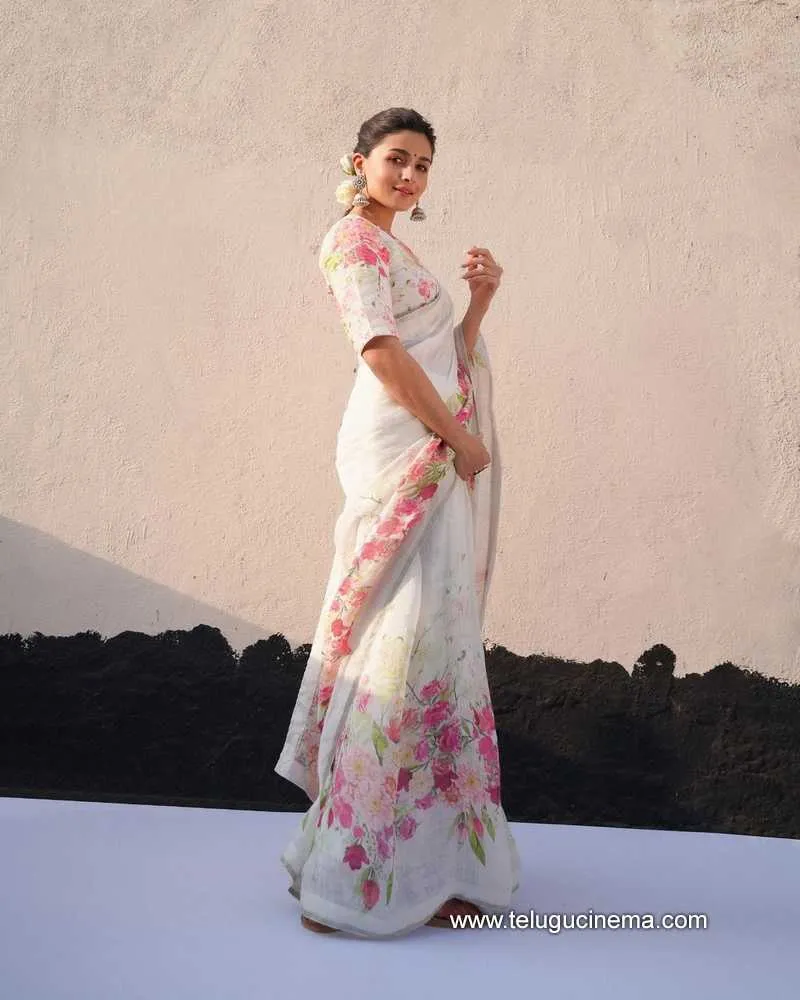 Aliabhatt Stills 110222 002 1