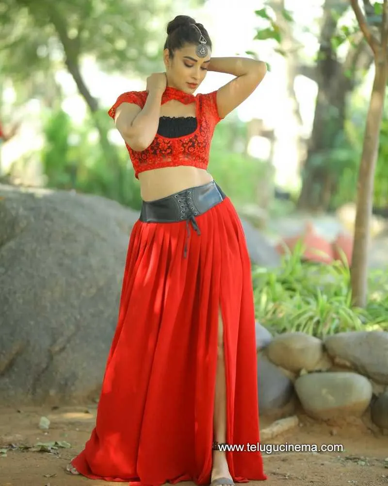 Bhanu Stills 040222 003