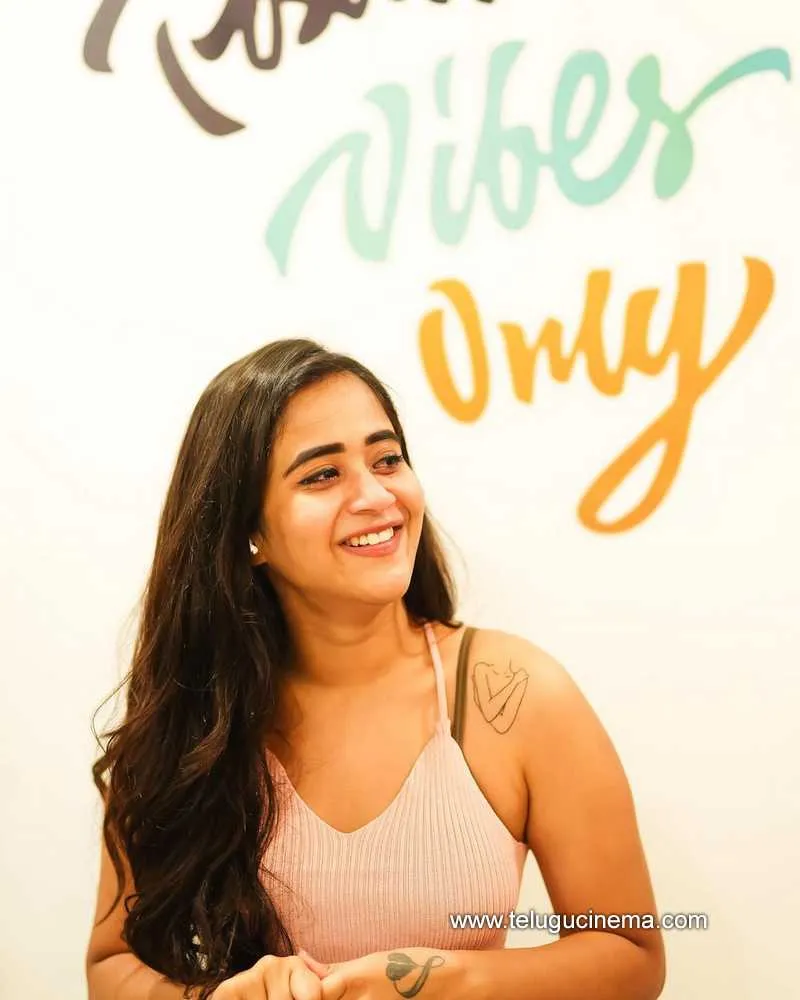 Deepthisunaina Stills 050222 002
