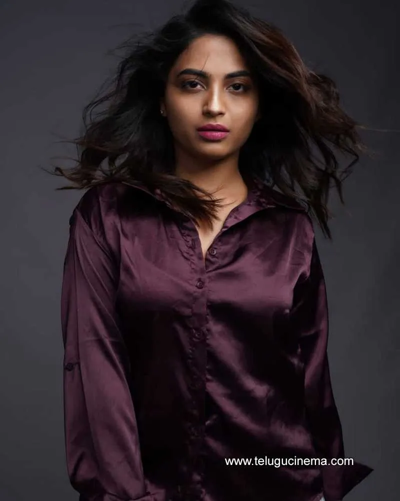 Harika Stills 070222 003