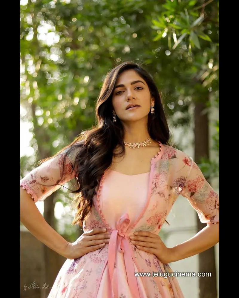 Iswarya Stills 140222 003 1