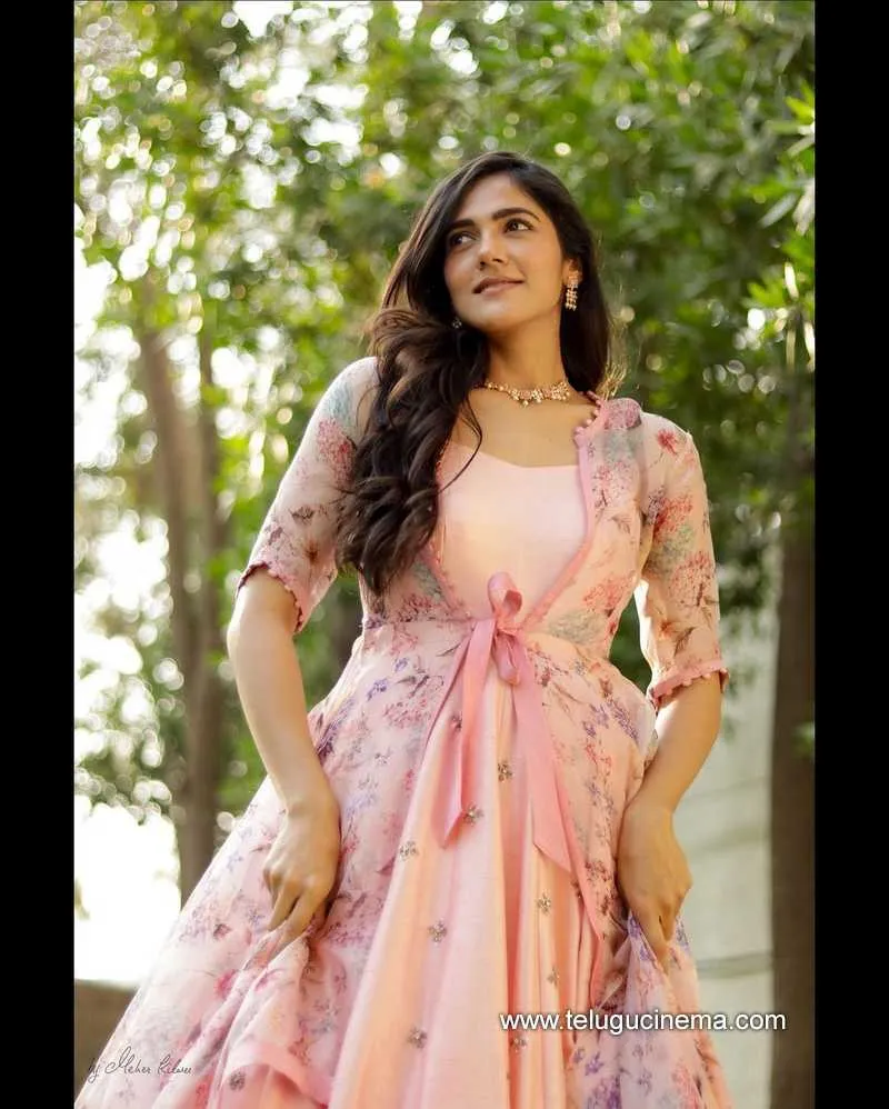 Iswarya Stills 140222 005 1