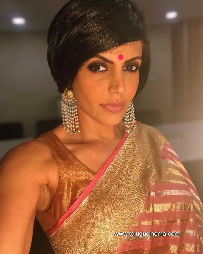 Manmdirabedi Stills 220222 002