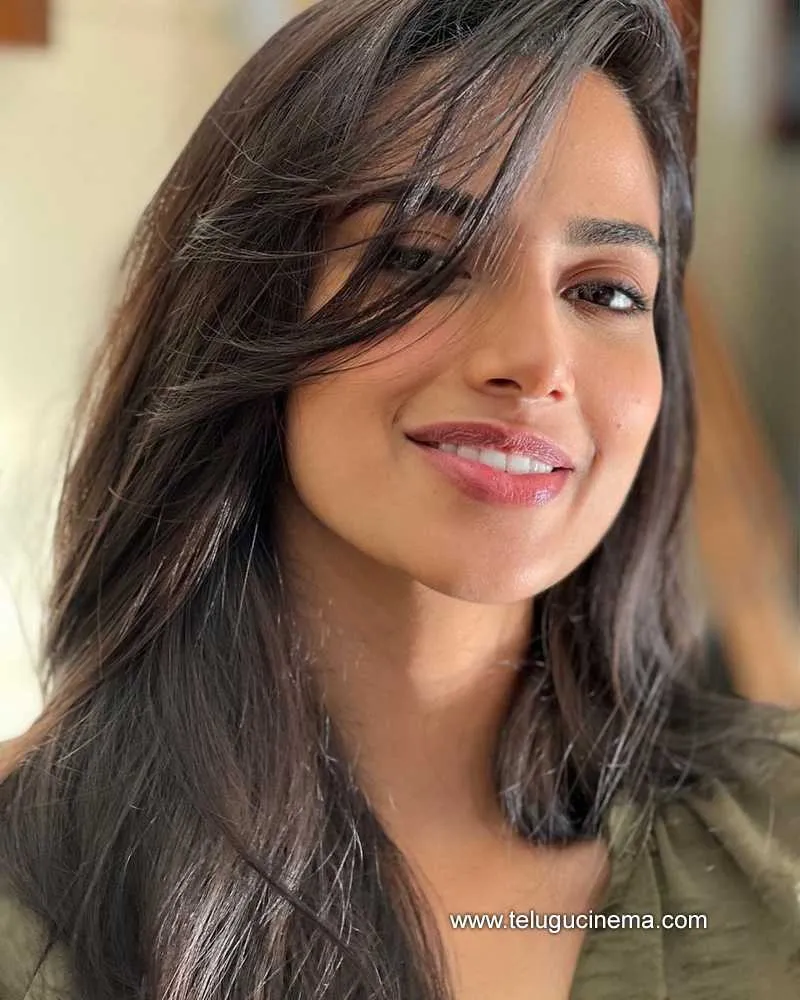 Meenakshi Stills 180222 001