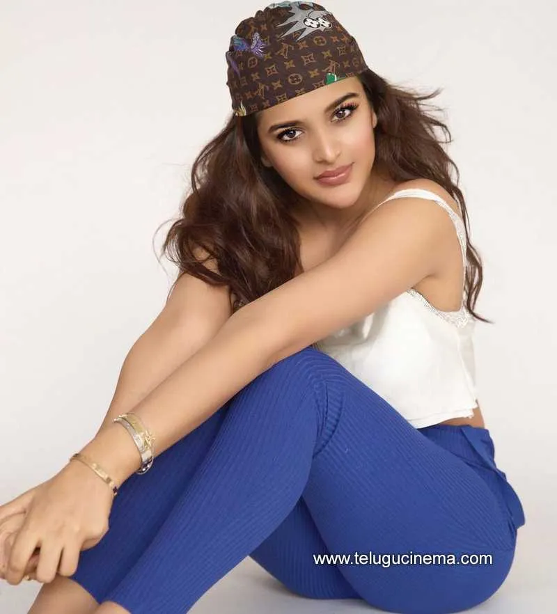 Nidhhi Stills 240222 001