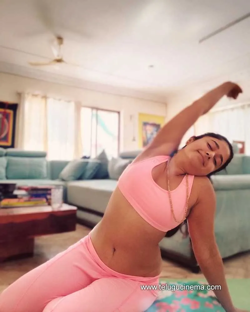 Poonam Stills 280222 003