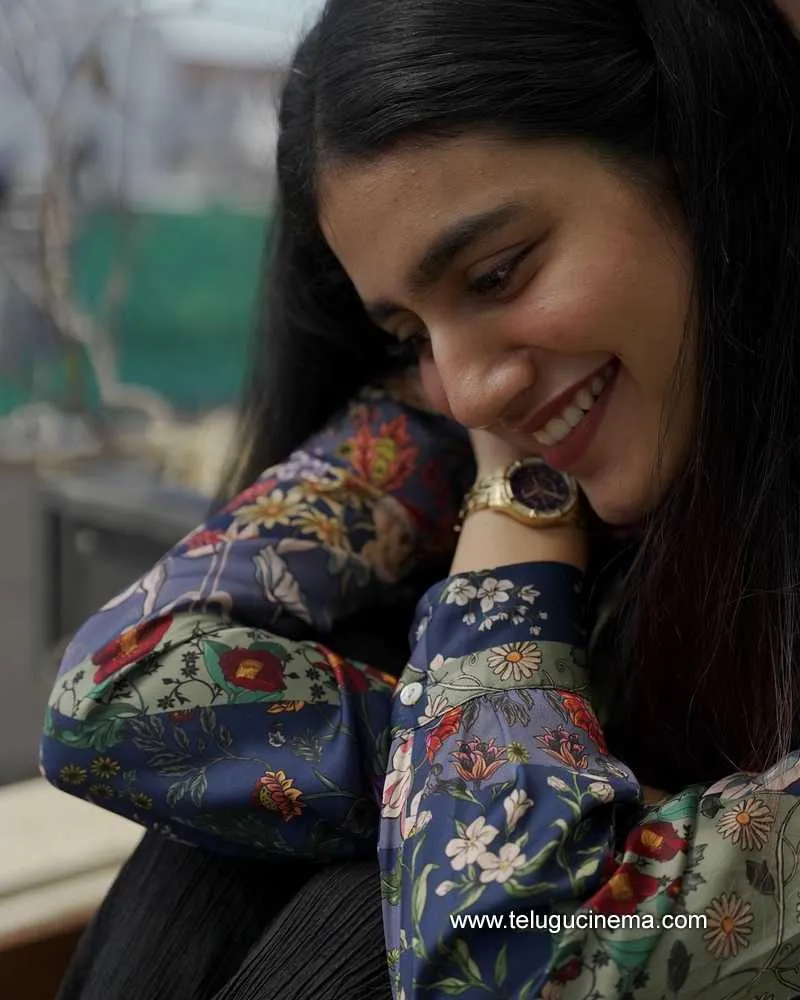Priya Varriar Stills 120222 002