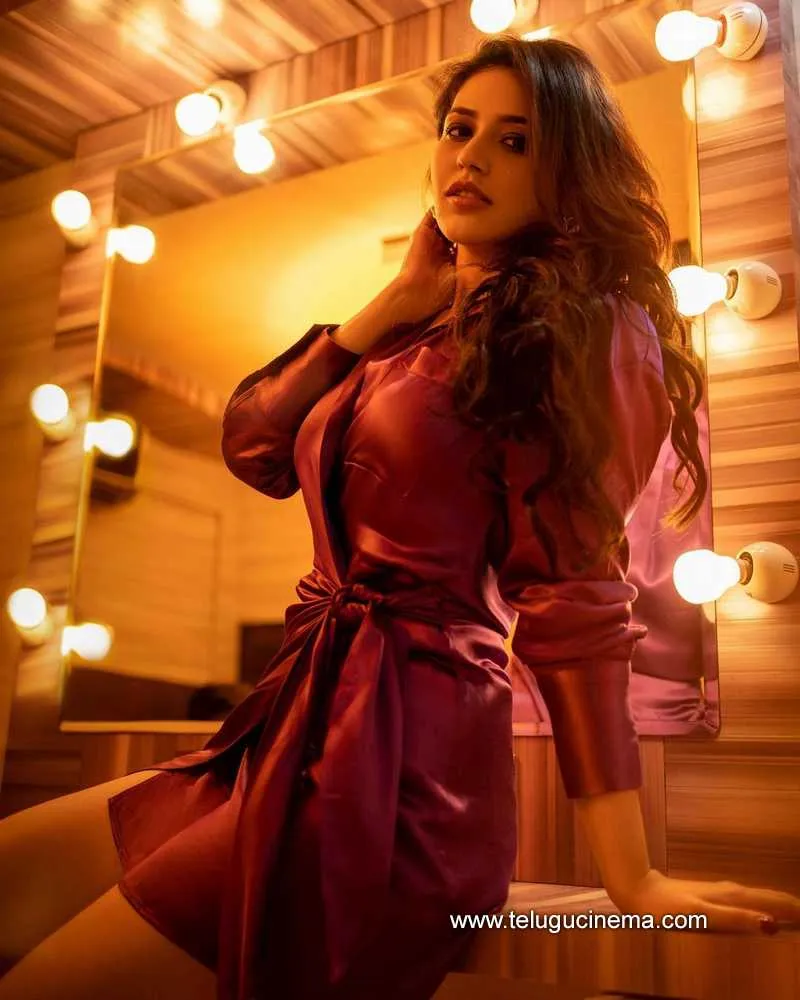 Priyanka Stills 010222 001