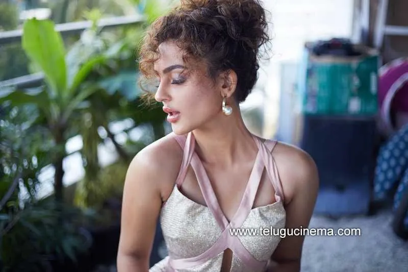 Seerathkapoor Stills 250222 001