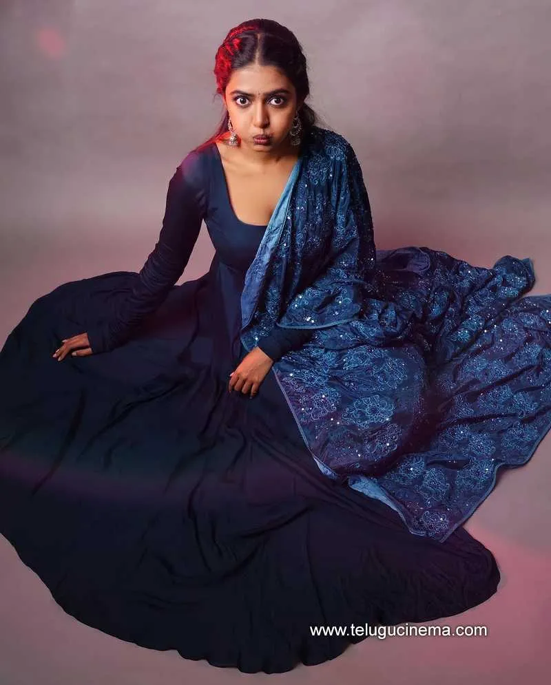 Shivani Stills 010222 002