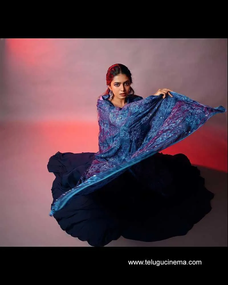 Shivani Stills 010222 005