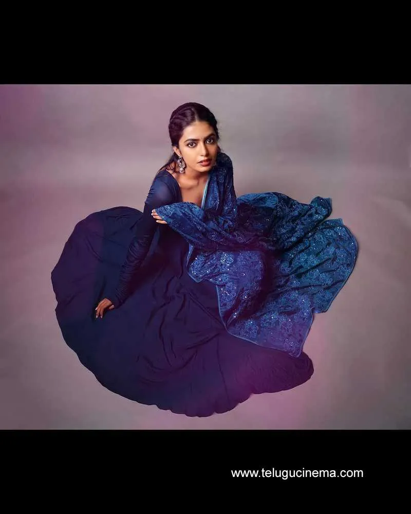 Shivani Stills 010222 006