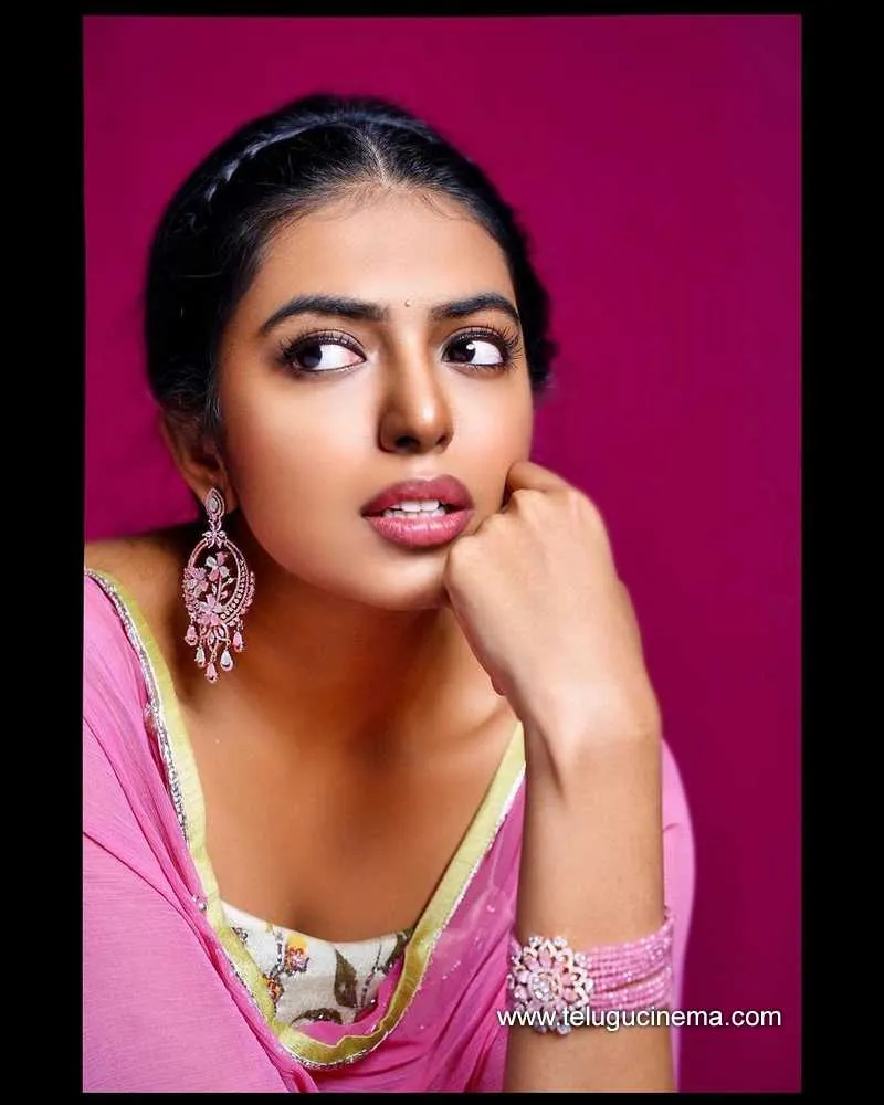 Shivani Stills 240222 002