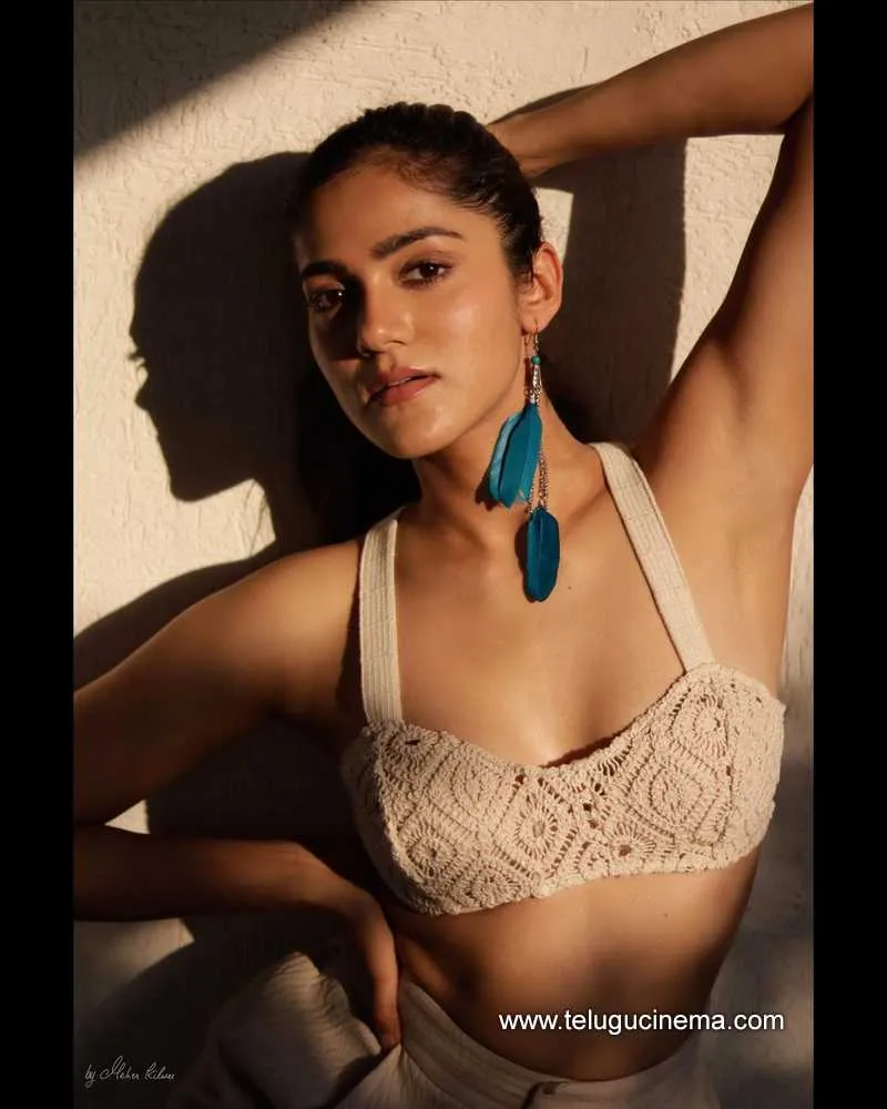 Simran Stills 170222 003