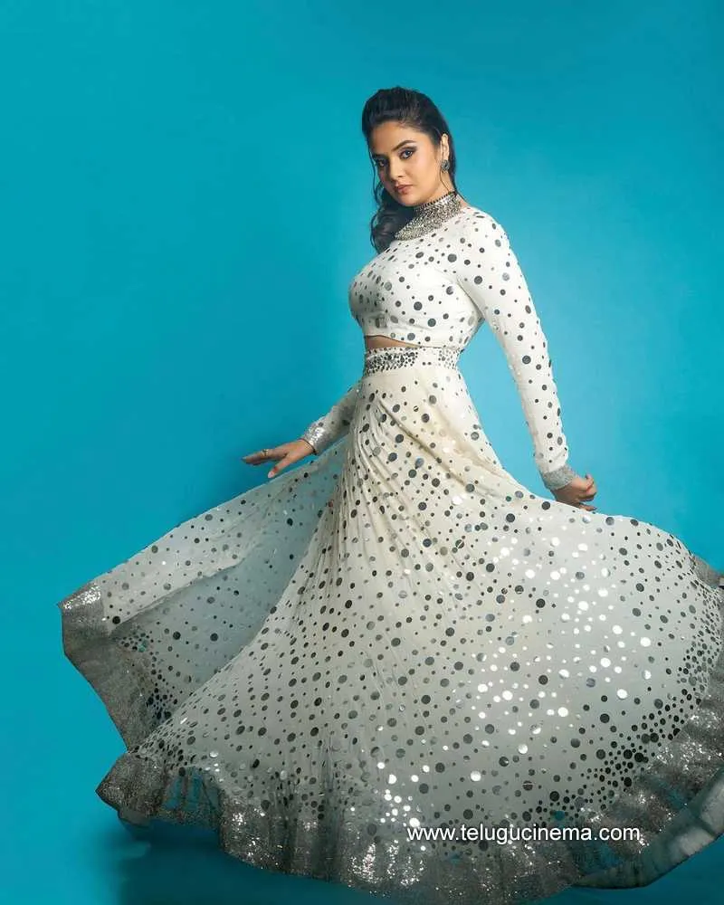 Sreemukhi Stills 160222 010