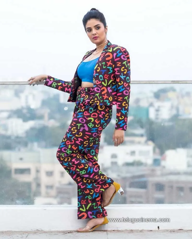 Sreemukhi Stills 280222 008