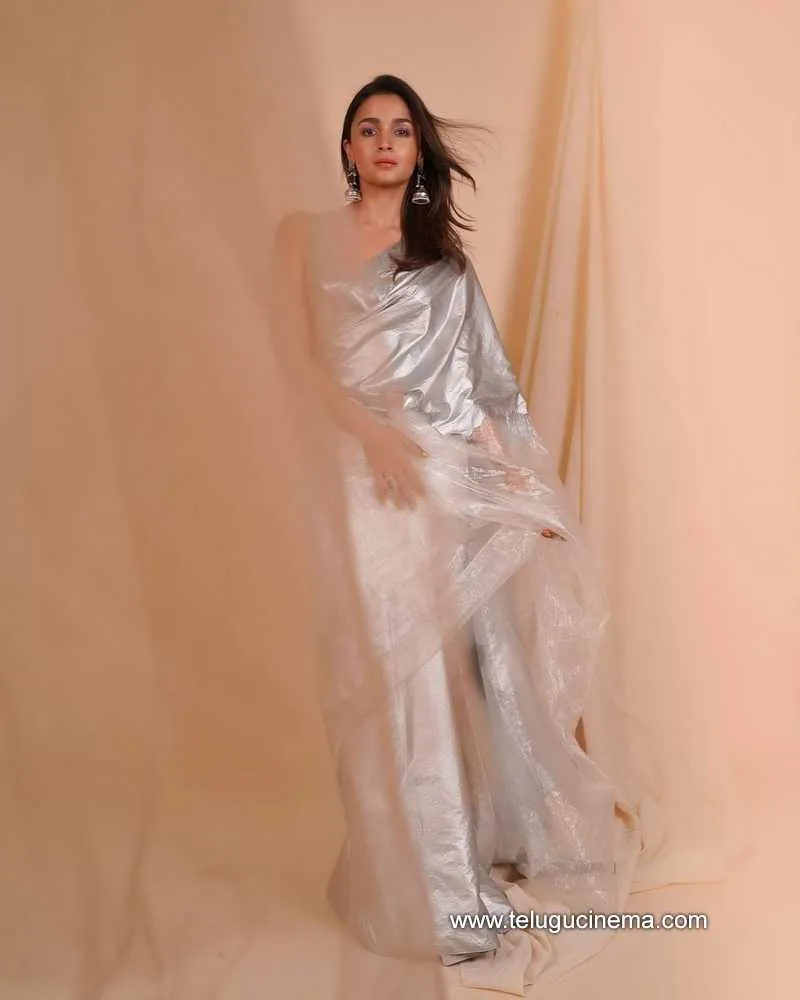 Alia Stills 070322 001