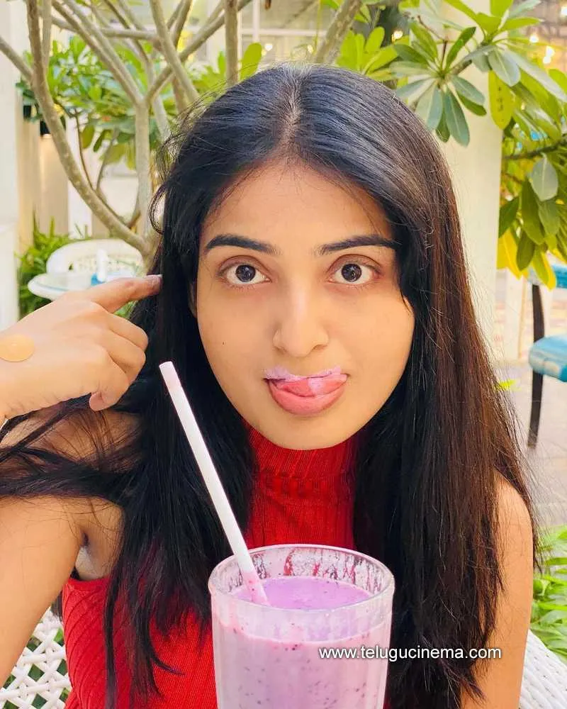 Ananya Stills 270322 002