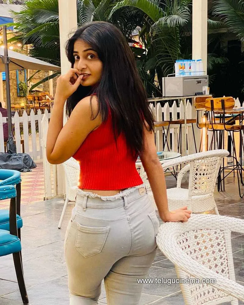 Ananya Stills 270322 003