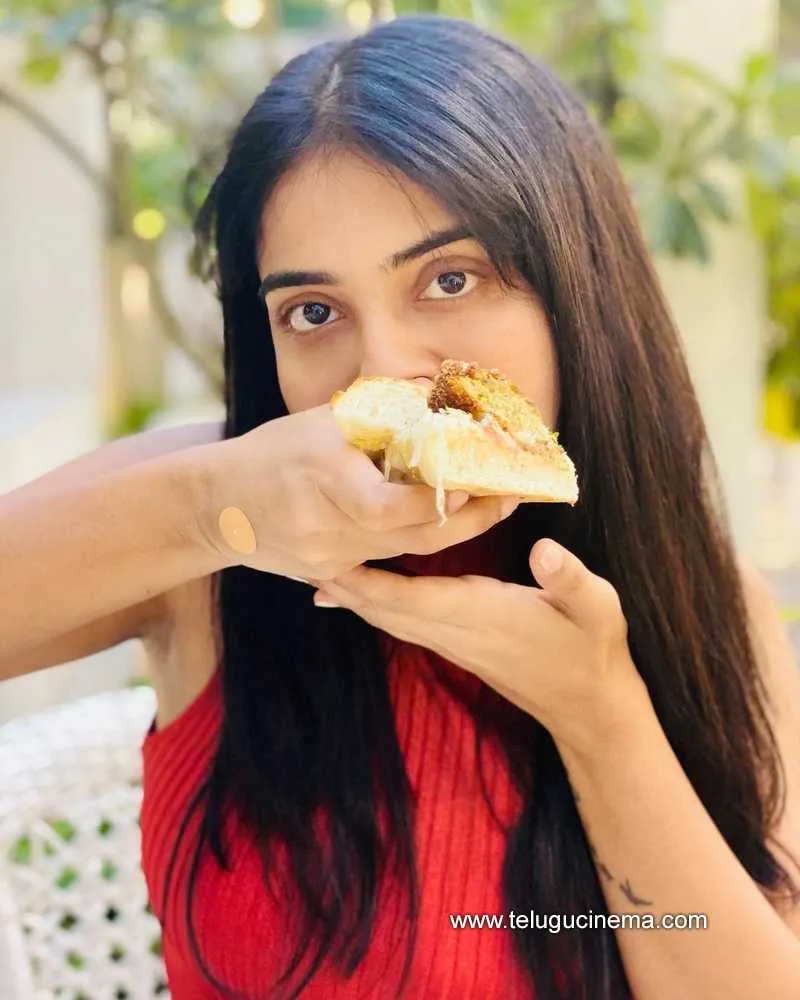 Ananya Stills 270322 006
