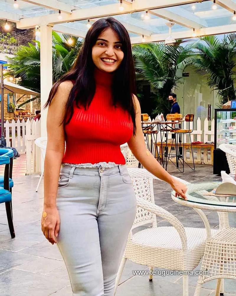 Ananya Stills 270322 007