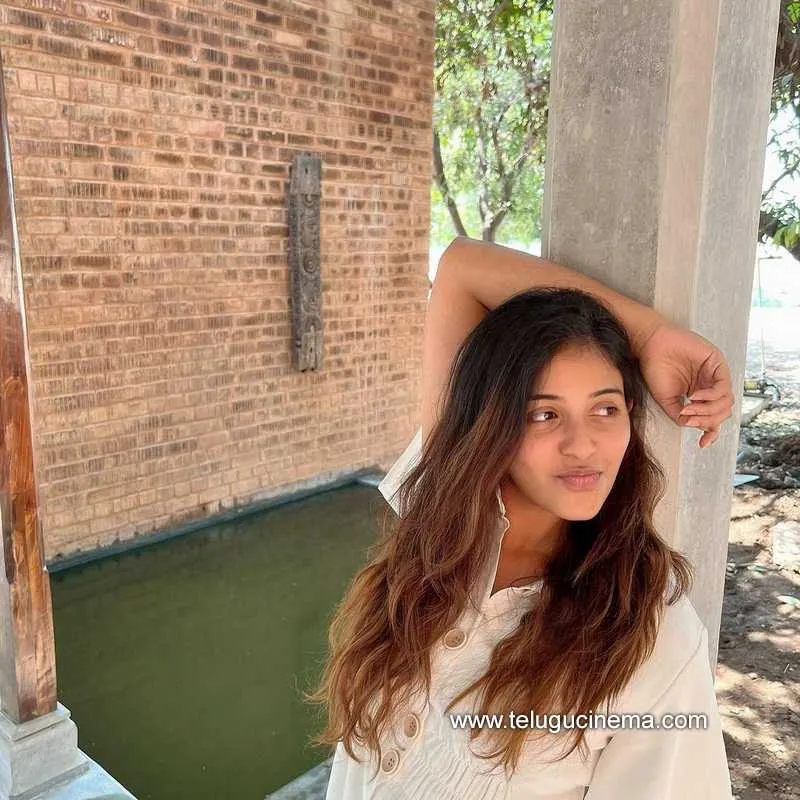 Anjali Stills 260322 003