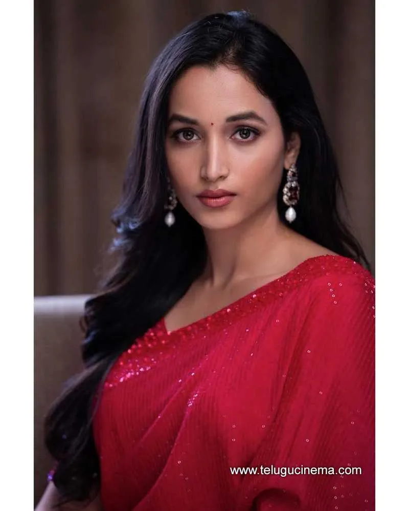 Ashwini Stills 300322 003