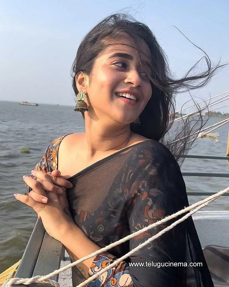 Deepthisunaina Stills 280322 001