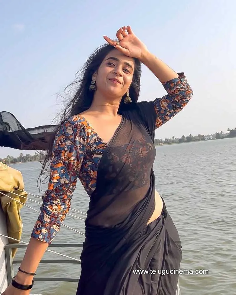 Deepthisunaina Stills 280322 003