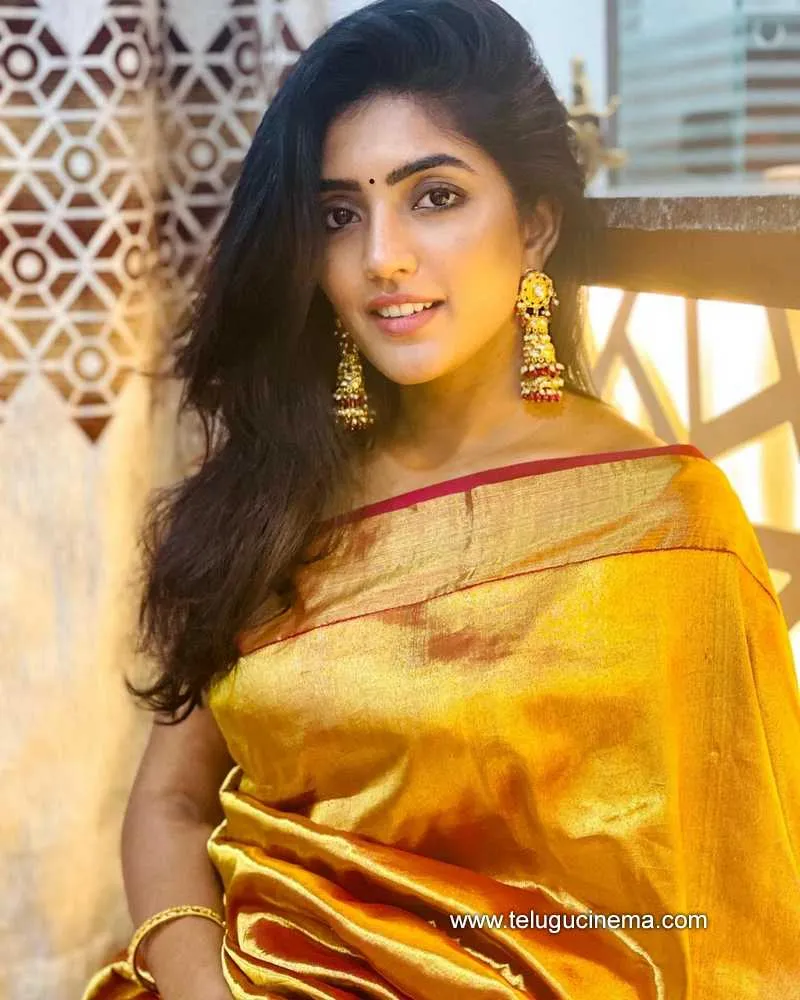 Eesha Stills 090322 002