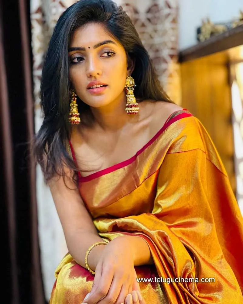 Eesha Stills 090322 003