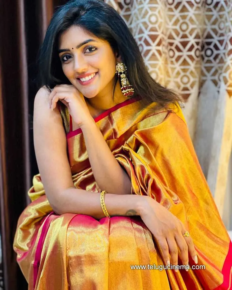 Eesha Stills 090322 004
