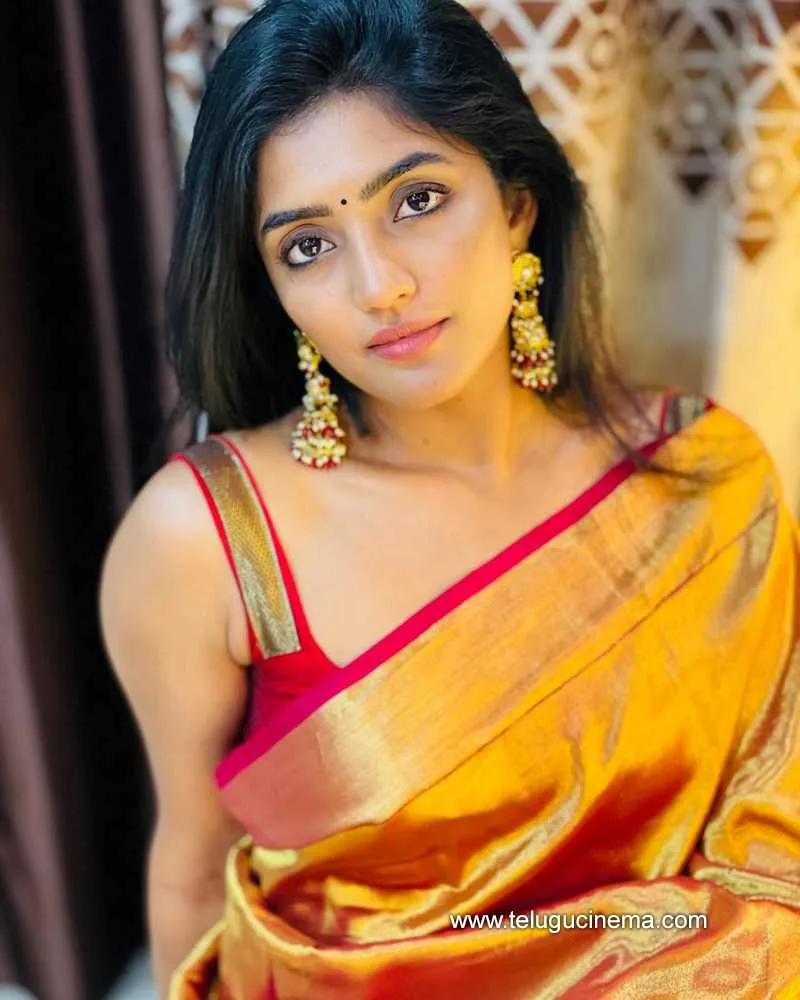 Eesha Stills 090322 005