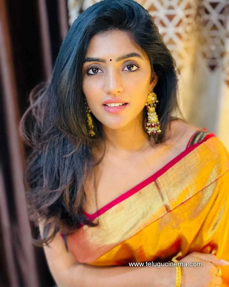 Eesha Stills 090322 007