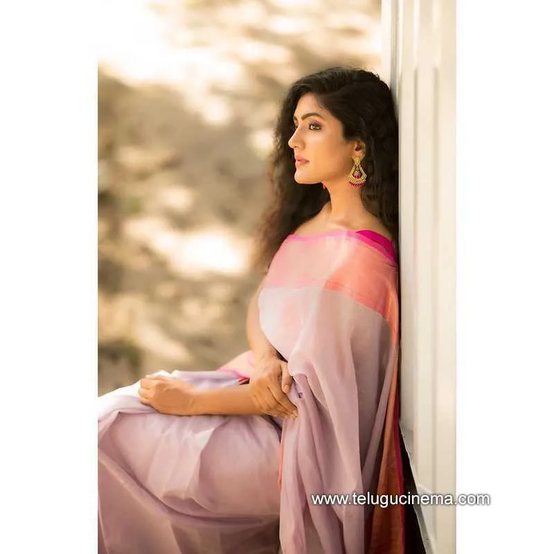 Eesha Stills 210322 003