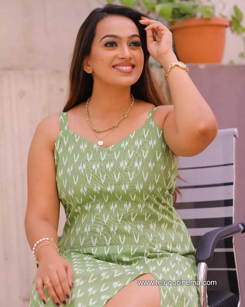 Ester Stills 290322 001
