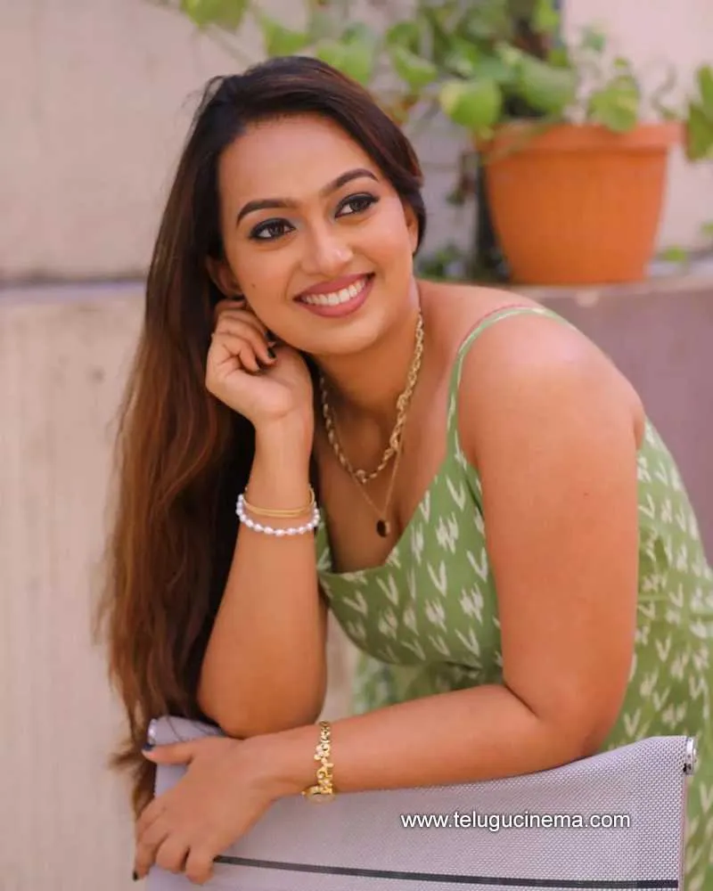 Ester Stills 290322 002
